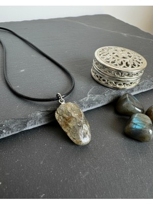 Meneva Aksesuar Rutilli Kuvars Doğal Taş Ham Kesim Deri Ipli Kolye