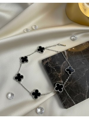 Meneva Aksesuar Siyah Taşlı 5’li Yonca Figürlü Çelik Bileklik