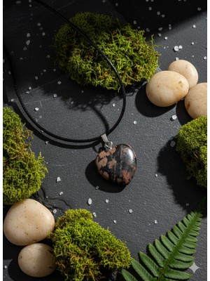 Meneva Aksesuar Kan Taşı Doğal Taş Kalp Kesim Deri Ipli Kolye