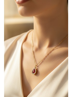 Medo E-Konsept Yakut Taşı Kolye - Damla Kesim Altın Kaplama Çelik Kadın Aksesuarı Zarif ve Anlamlı Hediye Son 3 Adet