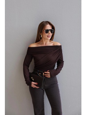 Purple By Banu Acı Kahverengi Parçalı Madonna Yaka Bluz