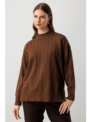 On Fashion Kadın Yuvarlak Yaka Pul Detaylı Kahverengi Kazak 60302