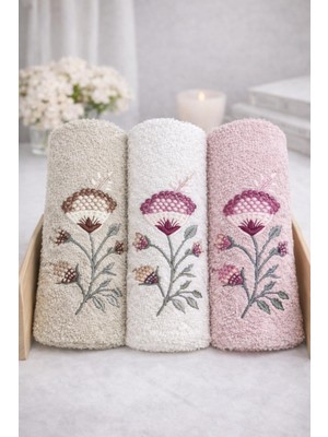Onaltı Tekstil 30X50 cm Nakışlı 3'lü Havlu Seti