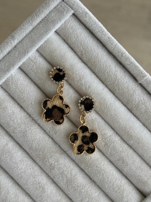 İrem Yıldız Yonca Model Leopar Desen Çelik Küpe