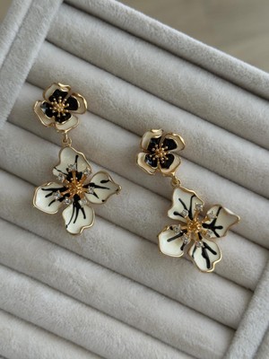 İrem Yıldız Şık Çiçek Model Sallantılı Çelik Küpe