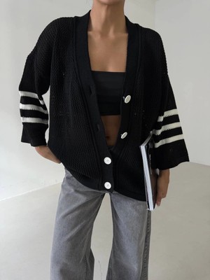 Zengezur Mall Storozde Büyük Düğmeli Salaş Triko Hırka Siyahbeyaz (Beden: Standart)