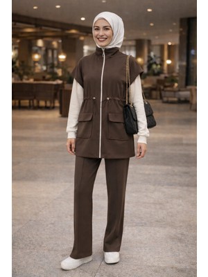 Moda Şık ve Rahat Günlük Stil: Yelekli 2’li Takım – Modern Tesettür Spor Şıklığı | Oysho Ilhamlı Kombin
