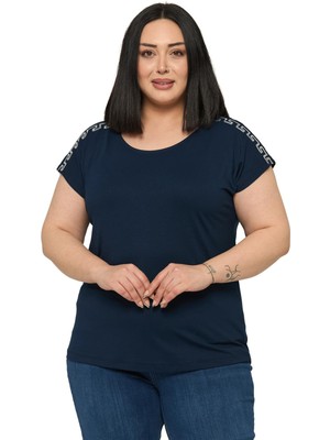 Disentis Modest Büyük Beden Düşük Kısa Kollu Omuzda Şerit Desenli Lacivert Bluz