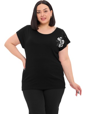 Disentis Modest Büyük Beden Düşük Kısa Kollu Omuzda Papatya Desenli Siyah Bluz