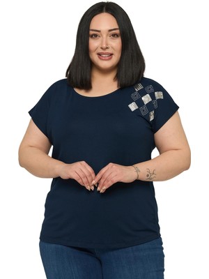 Disentis Modest Büyük Beden Düşük Kısa Kollu Omuzda Baklava Desenli Lacivert Bluz