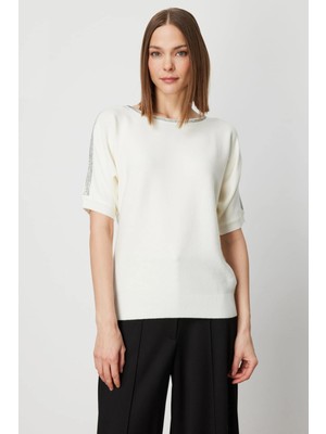 On Fashion Kadın Yakası ve Kolları Taşlı Ekru Yarım Kol Kazak 65421