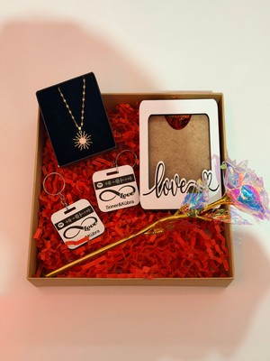 Kişiye Özel Spotifyahşap Çift Anahtarlıkçelik Kolye ve Ahşap Fotoğraf Çerçeveli Romantik Hediye Seti