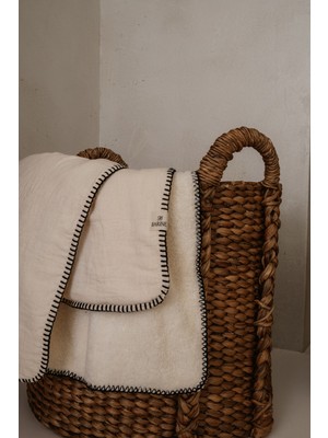 Barine Cozy Dekoratif Dikişli Arkası Peluşlu Koltuk Şalı Battaniye Krem