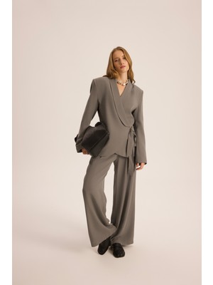 Mai Mirelka Bağlamalı Gri Blazer Pantolon Takım