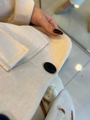 Ecenin Favorileri Taş Renkli Kapak Cepli Nubuk Kısa Kadın Ceket