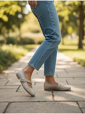 KAFKASLAR AYAKKABI Kayışlı Yeni Model Kaymaz Düz Taban Parlak Kadın Babet Ayakkabı