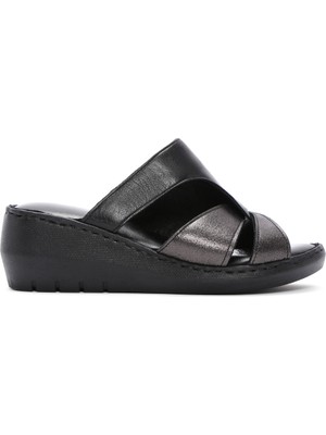 Derimod Kadın Siyah Dolgu Topuklu Deri Comfort Terlik 26SFD320218