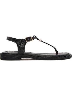 Derimod Kadın Siyah Bilekten Tokalı Parmak Arası Deri Sandalet 26SFD201116