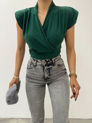 Queene Dreams Sıfır Kol Vatkalı Kruvaze Model Sandy Bluz -Zümrüt