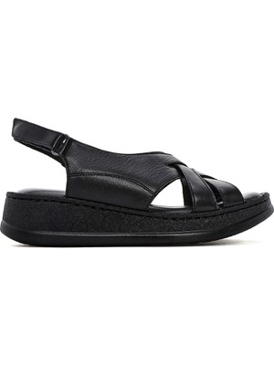Derimod Kadın Siyah Bilekten Bantlı Kalın Tabanlı Deri Comfort Sandalet 26SFD320618