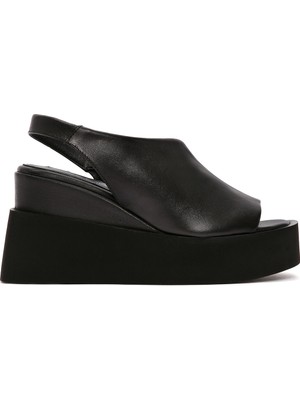 Derimod Kadın Siyah Dolgu Topuklu Deri Sandalet 26SFD200818