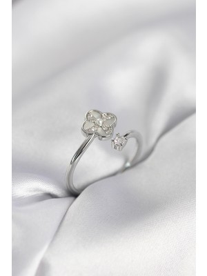 Nuveden Ieg™ Gümüş Renk Zirkon Taşlı Yonca Model Kadın Yüzük NVDN-RSBJT34