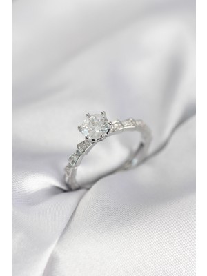 Nuveden Gümüş Renk Zirkon Taşlı Tek Taş Model Kadın Yüzük - TJ-BYK4025 DIE-RSTG34