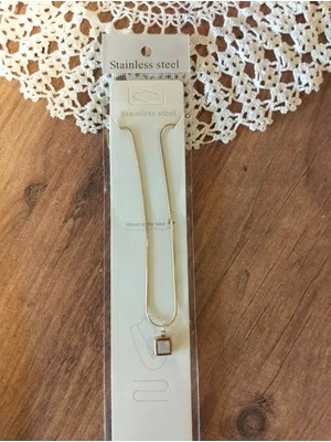 Sedefli Küçük Kare Şekilli Gold Renk Kolye