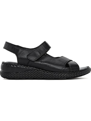 Derimod Kadın Siyah Bilekten Bantlı Kalın Tabanlı Deri Comfort Sandalet 26SFD321018