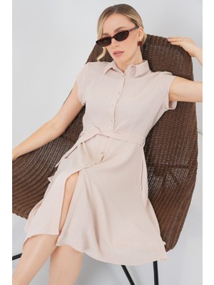 Queene Dreams 1677 Boydan Düğmeli Kuşaklı Elbise - Krem