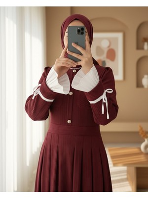 Modamorfo Omzu Vatkalı Kolu Bağcıklı Düğme Detaylı Cepli Pliseli Elbise -Bordo