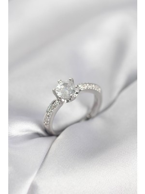 Mç Plus Tek Taş Model Zirkon Taşlı Gümüş Renk Kadın Yüzük