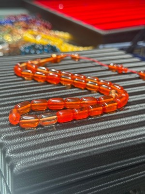 Septemmart Serdar Akdeniz Imzalı Hareli Nar Rengi Sıkma Kehribar Tesbih 8X12 mm Özel Döküm