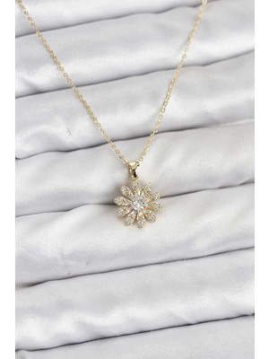 Zenvia Pirinç Gold Renk Çiçek Model Kadın Kolye ZNV-EBJT4377