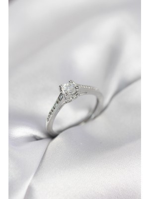 Zenvia Tek Taş Gümüş Renk Zirkon Taşlı Model Kadın Yüzük ZNV-EBJT4377