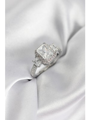 İsmiyle Al Gümüş Renk Kare Baget Zirkon Taşlı Tek Taş Model Kadın Yüzük