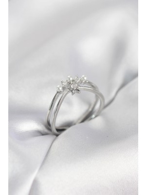 LaraTech Gümüş Renk Incili Yıldız Model Zirkon Taşlı Kadın Yüzük