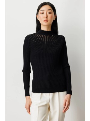 On Fashion Kadın Yakası Tül Dik Yaka Siyah Kazak 60384