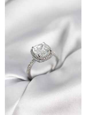 HERŞEYBURDAMODA Kare Tek Taş Model Zirkon Taşlı Gümüş Renk Kadın Yüzük