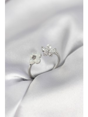 HERŞEYBURDAMODA Gümüş Renk Sedefli Çiçek Model Kadın Yüzük