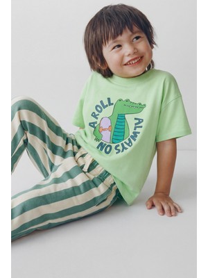 Magu Erkek Çocuk Pamuklu Yeşil Timsah Baskılı T-Shirt ve Çizgili Eşofman Takım