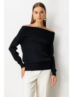 On Fashion Kadın Omzu Açık Siyah Kazak 65380