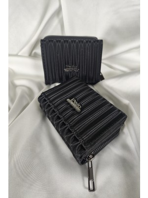 Belirtilmemiş Siyah Kabartma Yazılı Kadın Cüzdanı Çıtçıtlı Kapaklı, Içten Fermuarlı, Kartlık Bölmeli