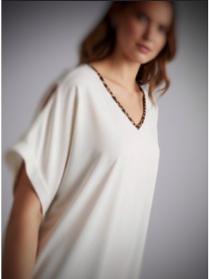 Leopar Detaylı Sırt Dekolteli Oversize  T-shirt