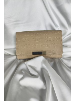 Belirtilmemiş Bej Kabartma Yazılı Kadın Cüzdanı Çıtçıtlı Kapaklı, Içten Fermuarlı, Kartlık Bölmeli