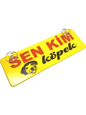 Calperia Sen Kim Köpek Yazılı Sarı Dekor Plaka Vantuzlu Cam Süsü 22X7.5CM