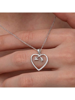 Şems Kamer Kalpli Ok Figürlü Gümüş Kolye