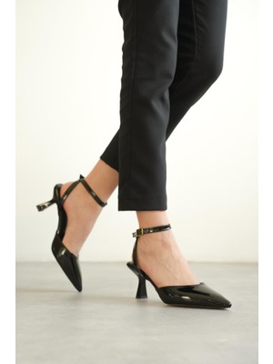 Trendella Kadın Siyah Rugan Topuklu Ayakkabı TR03MS01A