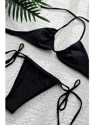 Giyim Kadın Siyah Yandan Bağlamalı Tangalı Üçgen Bikini Mayo Takımı