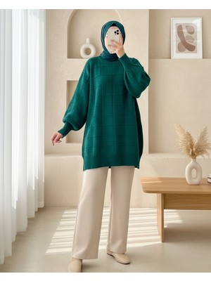 Modamorfo Kare Desenli Yırtmaçlı Yumoş Triko Tunik  -Zümrüt